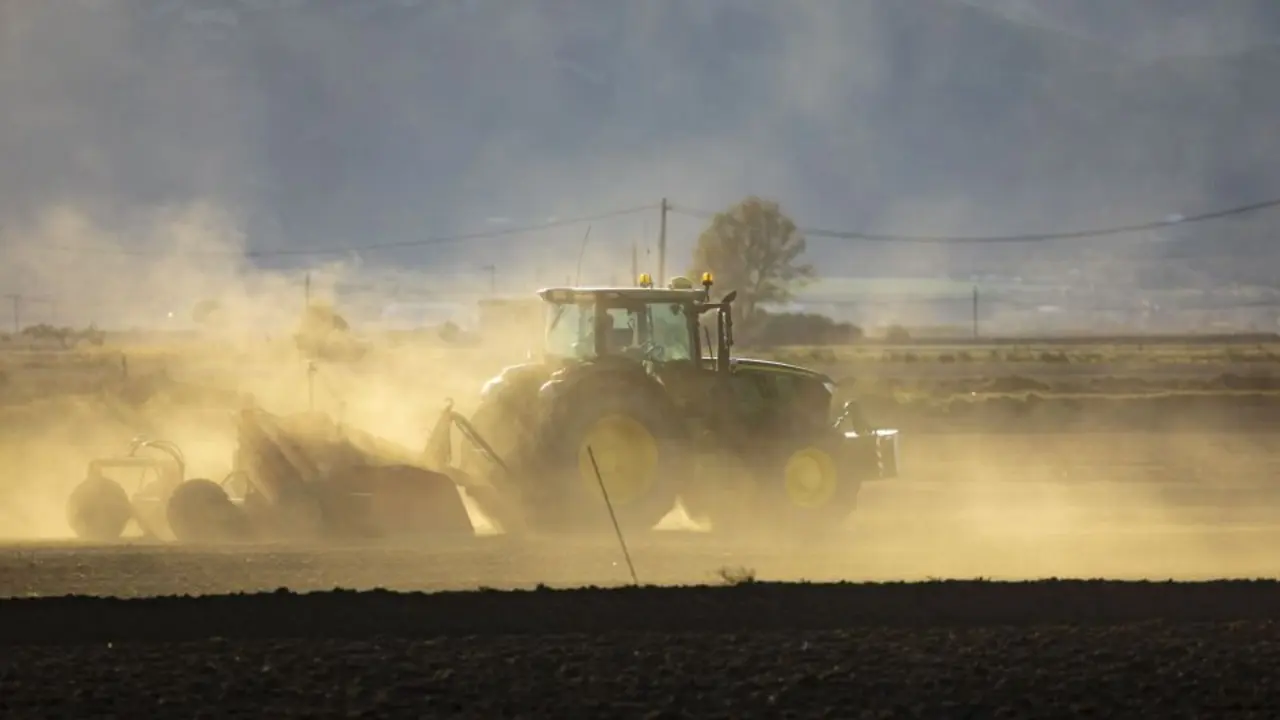 Una decisi&oacute; perqu&egrave; les noves generacions puguin viure del camp amb futur i dignitat. Foto: Generalitat de Catalunya