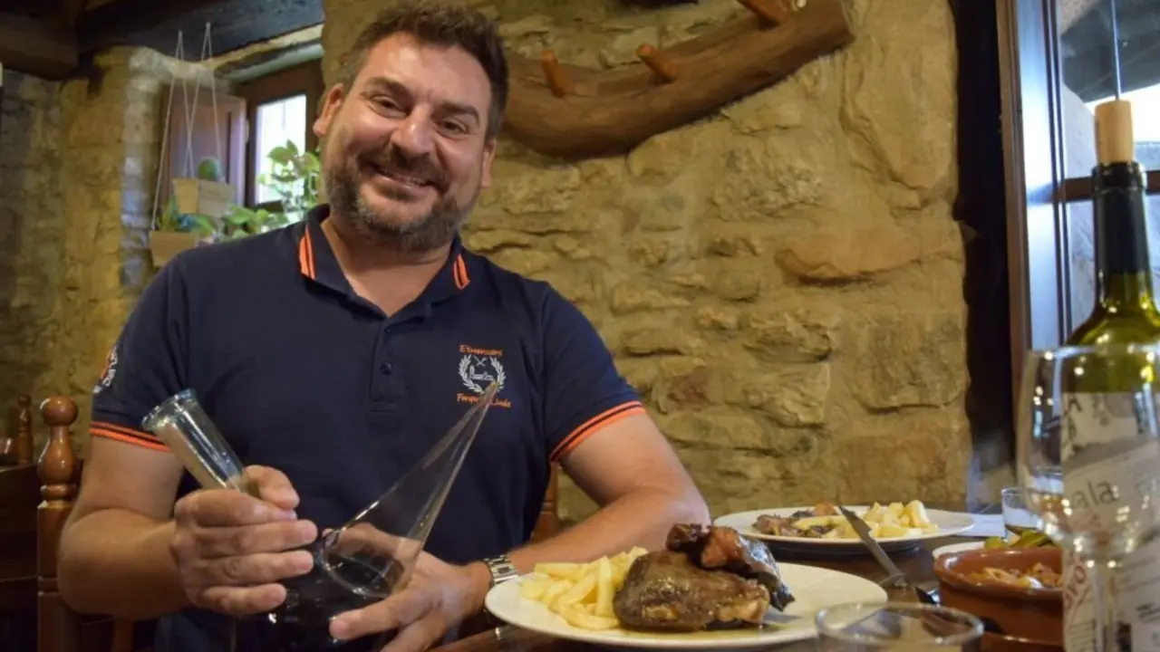 Jonathan Nuevo, esmorzant. Foto. &Agrave;lvar Llobet