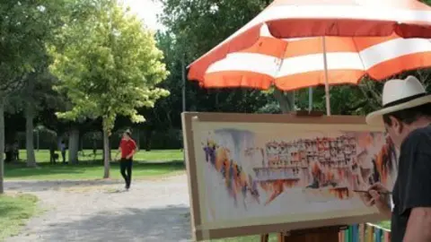 Els participants van recollir imatges del parc municipal.