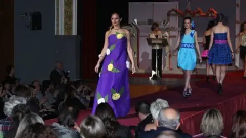 Gala del Concurs de Vestits de Paper del 2011.
