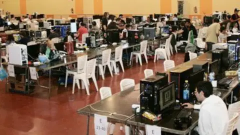 Imatges de la Lan Party instal·lada en el recinte firal de Mollerussa.