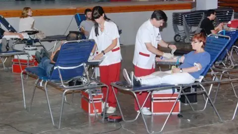 Els veïns de Sidamon van participar en la campanya de donació de sang.