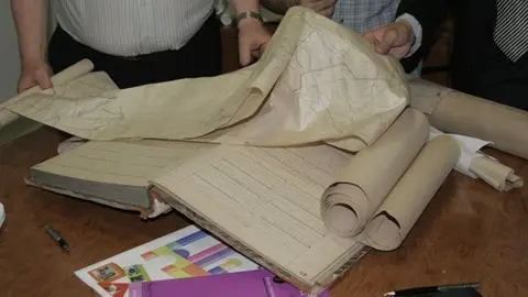 Imatge dels documents que ACUDAM dipositarà en l'Arxiu Comarcal.