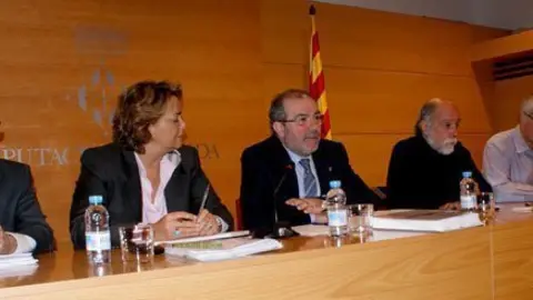 Joan Reñé acompanyat dels autors de l'estudi, Ignasi Aldomà i Ramon Morell.