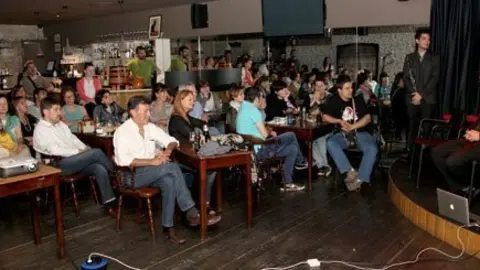 Imatge d'un dels concerts a la sala de El Gat Negre de Mollerussa.