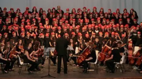 Cantata La ciutat de la lluna, que va tenir lloc al Teatre L'Amistat.