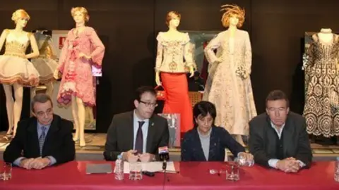 Acte de signatura del conveni que va tenir lloc al Museu de Vestits de Pape.