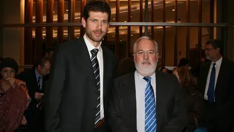 El director tècnic de Nufri Xavier Argilés i el ministre Miguel Arias Cañete.