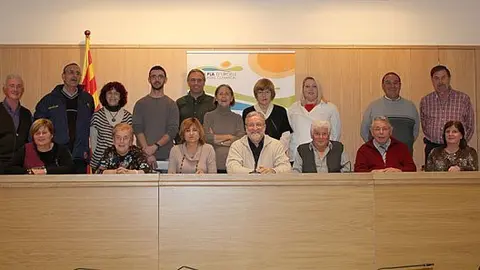 El president Francesc Fabregat amb els representants de les Corals.