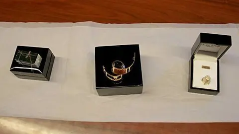 Agulla d&#39;Or, Cinta mètrica d&#39;or i plata i el Didal d&#39;Or.