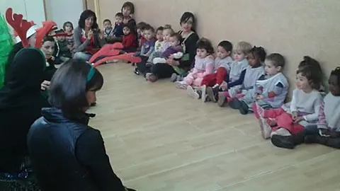 Els alumnes han fet arribar el tió i han treballat un arbre de Nadal reciclat.