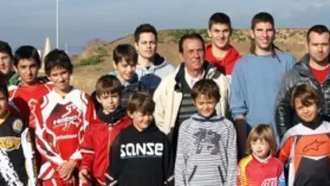 El membres de l'escola i l'equip de competició amb els directius i preparadors.
