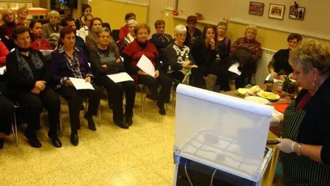 Curs de cuina organitzat per l'associació de dones Terra Baixa