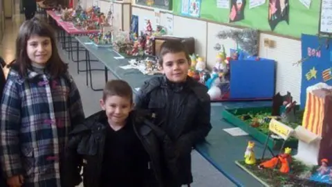 Escolars i familiars van poder visitar l&#39;exposició de pessebres.                               