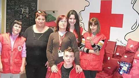 Els voluntaris i tècnics de Creu Roja que participen en la campanya.