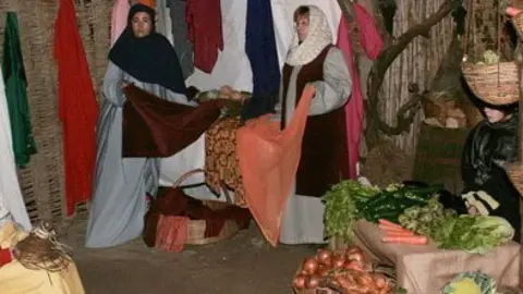 En la representació del Pessebre i participen més de 200 persones.