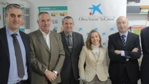 Acte de lliurament de la donació a la seu de Càritas a Mollerussa.