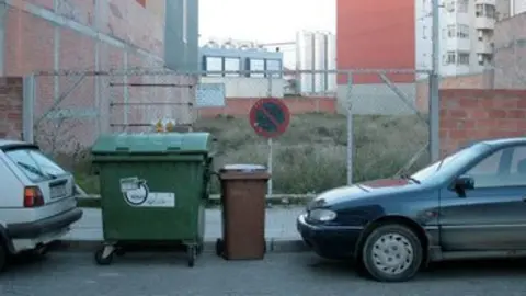 El solar del Carrer Girona, amb sortida a Ferrer i Busquest, davant del Castillo.