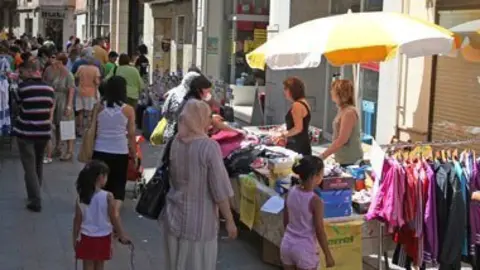 Les parades es van instal·lar davant del mateixos establiments.