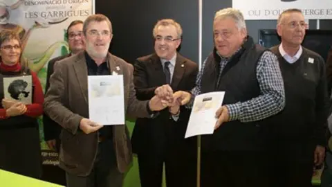 Intercanvi de les DO entre els seus representants a la Fira de l&#39;Oli.