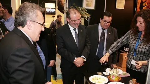 El president Joan Reñé va recorre el recinte firal amb l'alcalde Enric Mir.