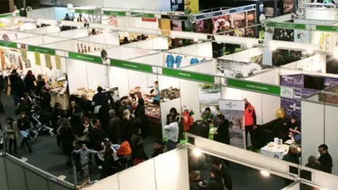 Imatge dels estands de la 50a Fira de l'Oli de les Borges Blanques