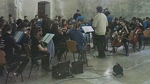 Treball dels participants en el segon encontre dels joves músics lleidatans.