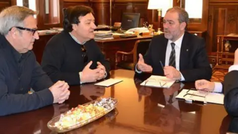 Reunió del president Joan Reñé amb el responsable del tennis taula Enric Vall.