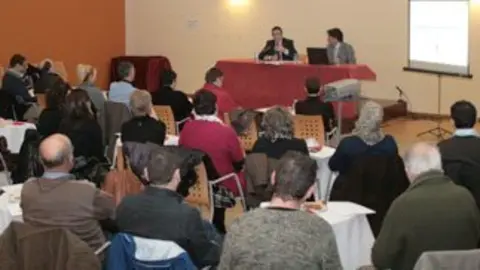 Marc Solsona i Sergi Fernandez van presentar el Pla de Barris.
