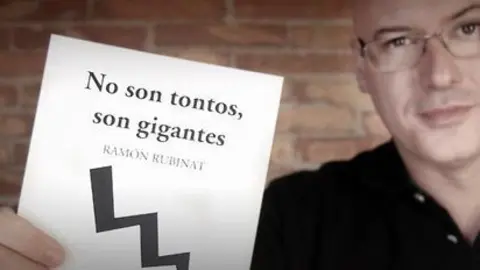 Ramon Rubinat presenta en format d'espectacle el llibre No son tontos, son gigantes.