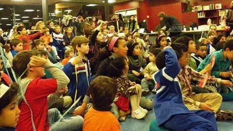 Activitats i berenar per als infants de Juneda a la Biblioteca.