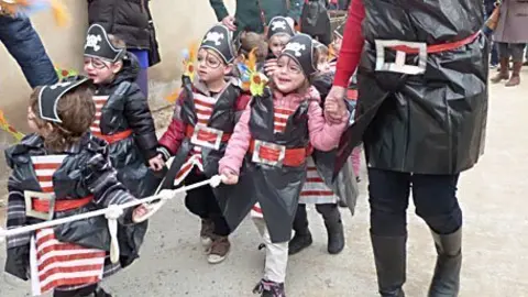 La quitxalla prepara la celebració del carnestoltes a les Garrigues.
