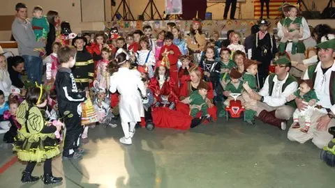 Vila-sana va celebrar el carnestoltes amb ball al pavelló i dinar popular.  