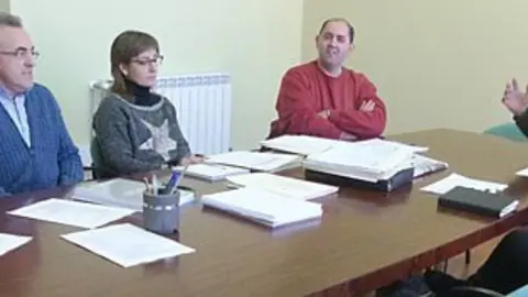 L'alcalde Enric Mir en la reunió amb el grups del consistori.