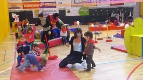 El pavelló municipal va ser l'escenari de la trobada d'escoles bressol.