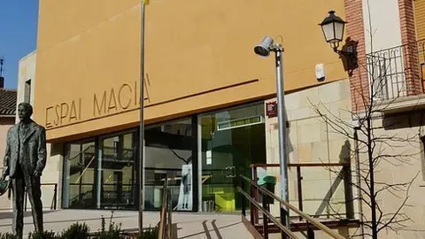 Imatge de l&#39;entrada de l&#39;edifici de l&#39;Espai Macià de les Borges.