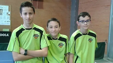 Els tennistes  Marc Molina, Ivan Fernández i Cristian Fernández.