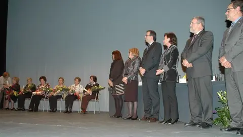 Les autoritats en el moment de retre homenatge a les membres de l&#39;Albada.