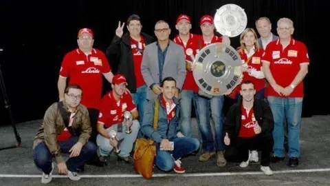 Antoni Miquel, amb els tècnics i els guanyadors del Concurs Internacional.