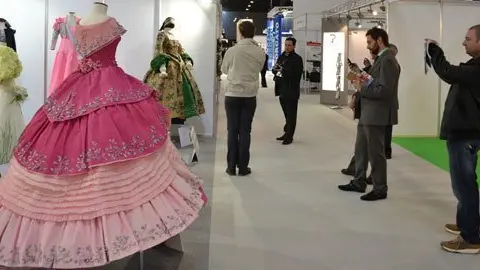 Imatge dels vestits exposats en la fira Tissue World de Barcelona. 