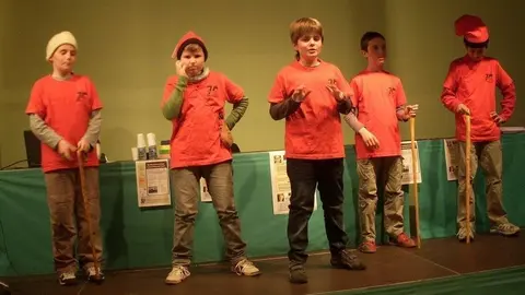 Els joves alumnes van interpretar fragments teatralitzats de les obres d'Espriu