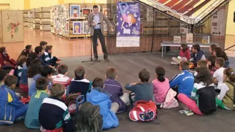 L&#39;alcalde Marc Solsona va fer la primera lectura de la marató.