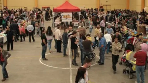 En el centre del Pavelló el Banc de Mollerussa Comercial amb els Molleuros.