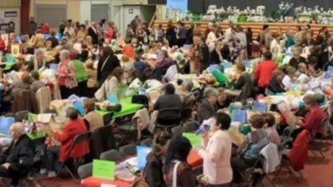 El pavelló Salvador Ezquerra es va omplir de gom a gom per acollir les puntaires.