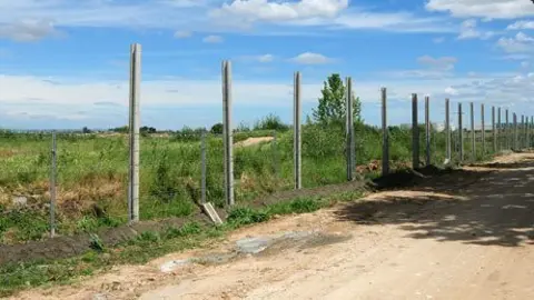 Imatge de la balla perimetral que instal·la l&#39;Ajuntament.