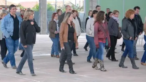 La festa va començar a la posta coberta, amb els primers balls.