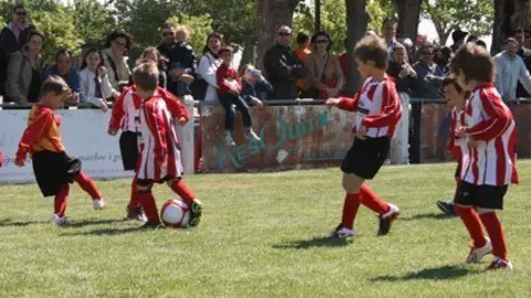 Una competició dedicada a fomentar l'esport del futbol, entre els petits.
