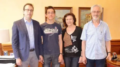 Marc Tricas, amb la seva família es va entrevistar amb l&#39;alcalde Marc Solsona.