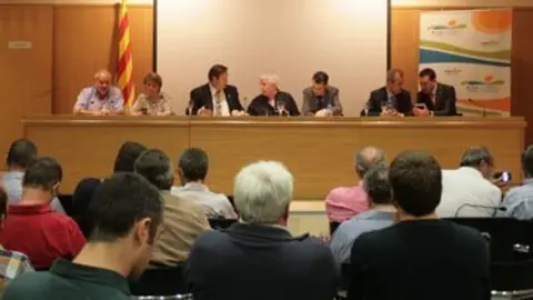 Reunió al Consell Comarcal del Pla d&#39;Urgell amb alcaldes i representants del sector.