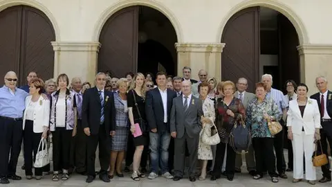 Els castellnouencs que van participar en l&#39;acte d&#39;homenatge, amb Jordi Llanes.